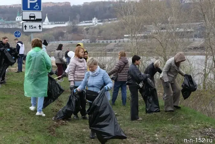 Nizhny Novgorod deputies collected 60 bags of trash at the Rowing Canal.