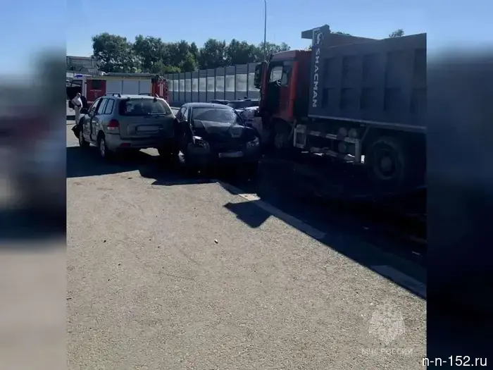 Прокуратура взяла под контроль массовую аварию с участием 18 автомобилей в районе Ольгино.