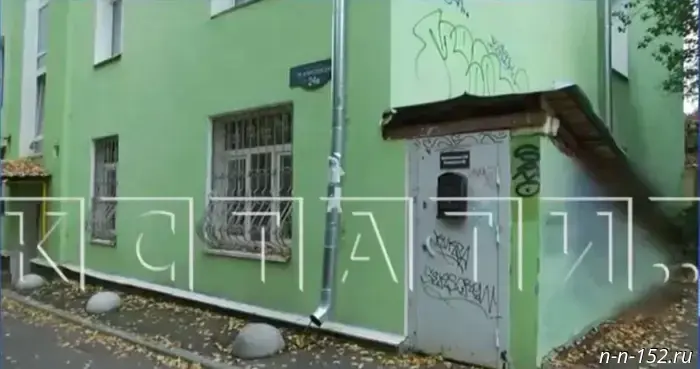A former deputy mayor converted an apartment building in central Nizhny Novgorod into a three-level cottage.