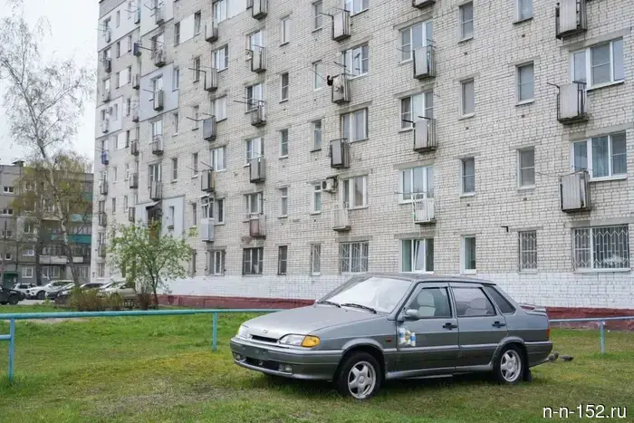Водители в Нижнем Новгороде заплатят свыше 9 миллионов рублей за парковку на газонах.