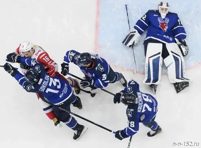 "Торпедо" одержало победу над действующим чемпионом Кубка Гагарина со счетом 2:1.