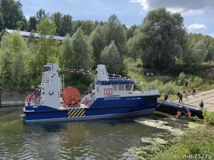 В Богородском округе спустили на воду два бонопостановочных судна.