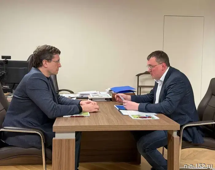 Nikitin discussed the development of the urban environment of Arzamas with Shchelokov.