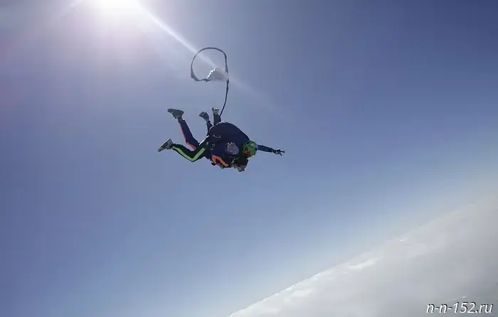 Mark Eidelstein skydived from 4,000 meters.