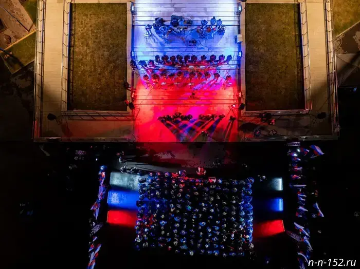 More than 500 Nizhny Novgorod residents took part in the patriotic '#RUSSIA' campaign dedicated to Flag Day.