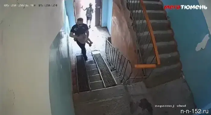 In Tyumen, a man attempted to assault a girl right in the entrance hall.