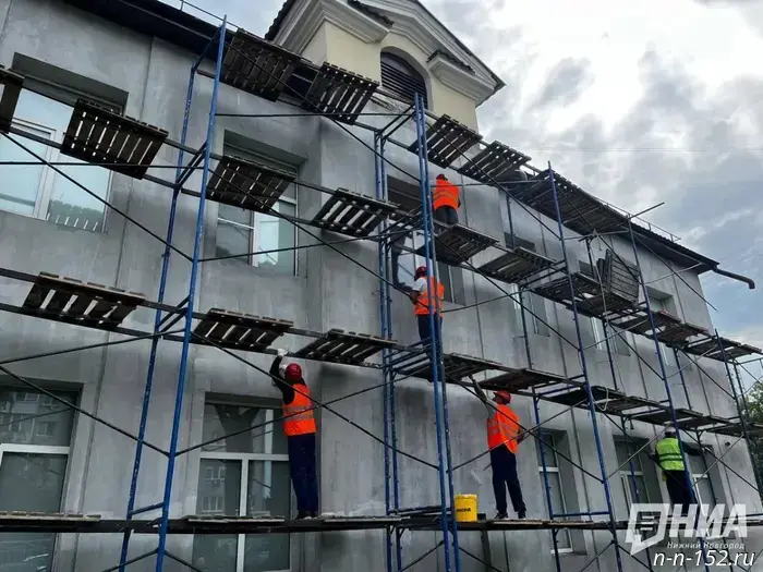 Мэр проверил ремонт в двух школах Нижнего Новгорода.