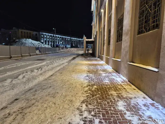 У стройплощадки метро на площади Свободы открылся проход для пешеходов.
