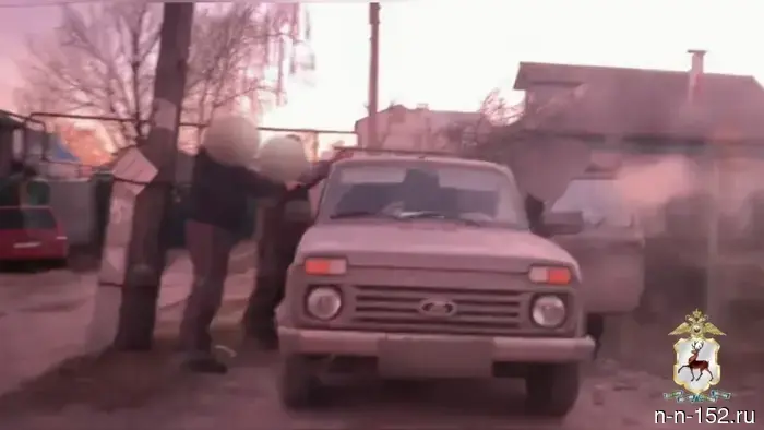 В Нижнем Новгороде мужчину арестовали за попытку приобрести должность директора за миллион рублей.