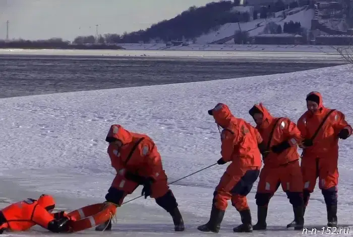 Rescuers reminded Nizhny Novgorod residents how not to die on the ice in winter.