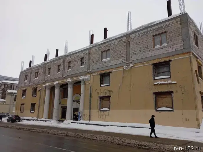 Принудительно приостановят реконструкцию бывшего клуба "Рокко" в Нижнем Новгороде.