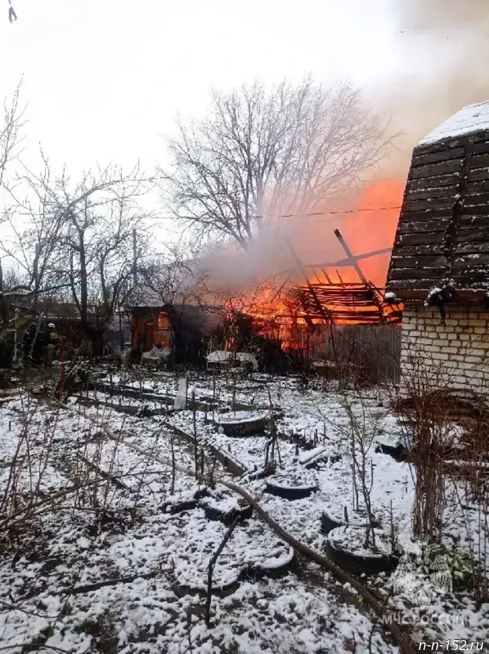 Two private houses burned down in Nizhny Novgorod.