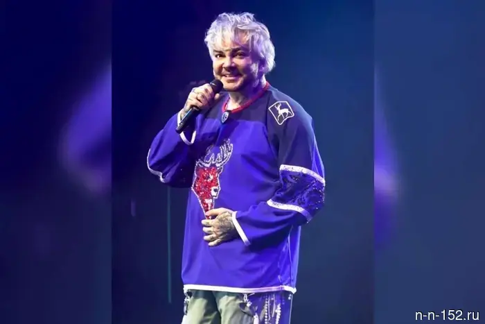 ХК «Торпедо» подарил Киркорову игровую форму с стразами и надписью King.