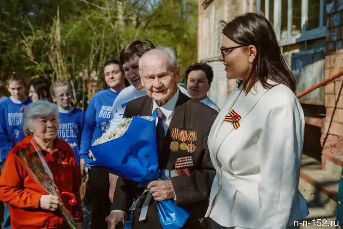 Parades at the homes of Nizhny Novgorod veterans are held for Victory Day.
