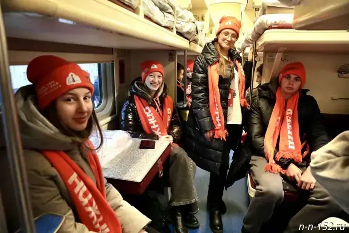 500 мальчиков и девочек из Нижнего Новгорода поехали знакомиться с историей Санкт-Петербурга.