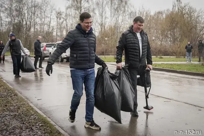Юрий Шалабаев участвовал в общегородском субботнике в парке "Юбилейный".