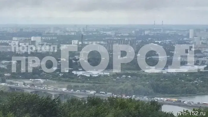 На Мызинском мосту в Нижнем Новгороде возникла большая пробка в результате аварии.