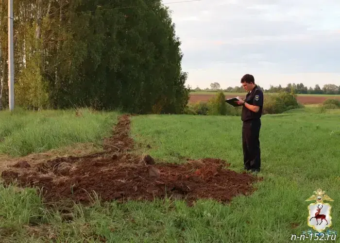 Three men were detained for attempting to steal oil from a pipeline in Lyskovo.
