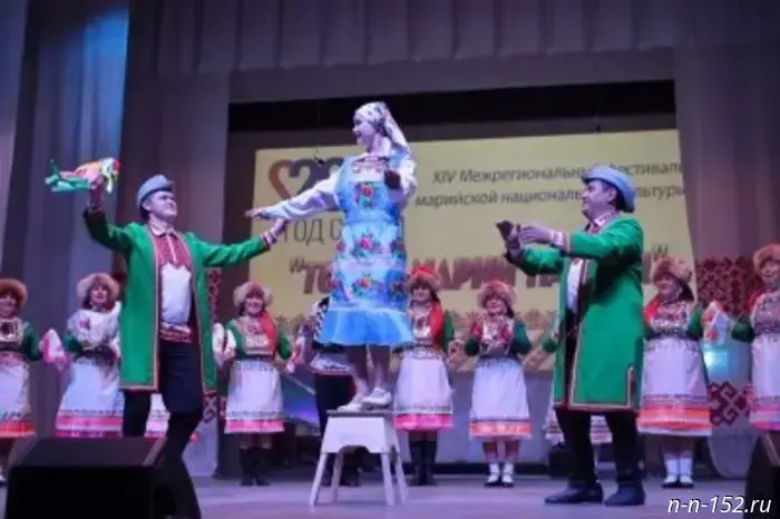 Проект развития городских электричек в Нижнем Новгороде планируется реализовать по модели Московских центральных диаметров (МЦД). Аналогичные инициативы будут осуществлены ещё в семи городских агломерациях России. Об этом сообщил заместитель министра транспорта РФ Алексей Шило. Чиновник отметил, что развитие рельсового транспорта поможет снизить нагрузку на автомобильные дороги регионов. Проекты по созданию центральных диаметров уже активно развиваются в Нижнем Новгороде и Казани — эти города войдут в число восьми агломераций, где запланировано внедрение московской системы. Также подобные перспективы рассматриваются в Перми. Ранее на сайте pravda-nn.ru были показаны вагоны новых двухэтажных поездов «Буревестник».
Кира Папилова Фото: Александр Воложанин
Дополнительные новости по теме:
Городские электрички в Нижнем Новгороде будут развиваться по аналогии с МЦД
Запуск проектов планируется в 8 российских регионах. Замминистра транспорта РФ Алексей Шило сообщил о планах по запуску аналогов Московских центральных диаметров (МЦД) в Нижнем Новгороде.
Нижегородские электрички будут развиваться по примеру Москвы
Планируется реализовать проект городских электричек в Нижнем Новгороде по аналогии с Московскими центральными диаметрами.
Городские электрички на базе МЦД хотят развивать в Нижнем Новгороде
В Нижнем Новгороде предложено внедрить проект городских электричек, основанный на модели Московских центральных диаметров.
9 октября 2025 года депутат городской Думы Нижнего Новгорода Ольга Балакина провела прием граждан.
Городская Дума
После визита газовой службы владелец квартиры снял заглушку и попытался самостоятельно подключить колонку.
Фото: Комсомольская Правда
Предпринимателя обвиняют в крупном мошенничестве.
Фото: Пресс-служба администрации Нижнего Новгорода. Комсомольская Правда
7 октября 2025 года министр здравоохранения Российской Федерации Михаил Мурашко и губернатор Нижегородской области Глеб Никитин посетили «Квартал здоровья» в Нижнем Новгороде.
Газета Знамя
Этой осенью отметил свое девяностолетие выдающийся музыкант, нижегородец, уважаемый педагог и заслуженный артист РСФСР Владимир Никулин.
Газета День города. Нижний Новгород
5 октября в Центре культуры прошла насыщенная праздничная программа «Осень золотая». В фойе были украшены столы с дарами осени, включая соленья, варенья, разнообразную выпечку и горячие блюда.
Газета Районный вестник