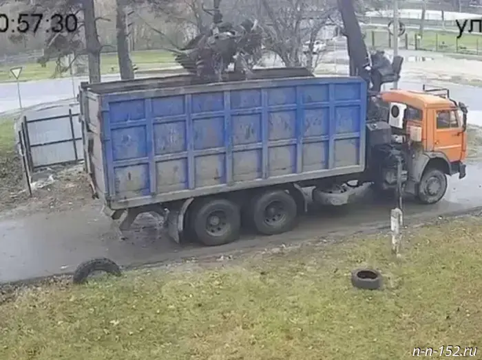 Gleb Nikitin sharply commented on the garbage incident involving a heavy truck in Bor.