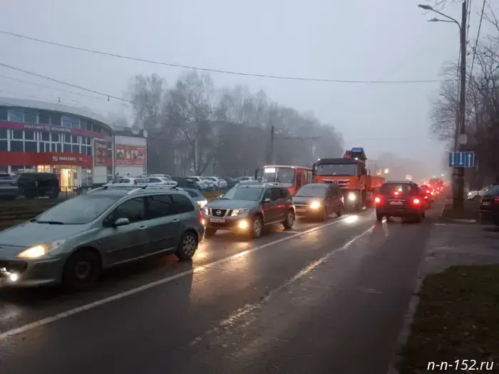 Thick fog in Nizhny Novgorod caused numerous traffic jams.