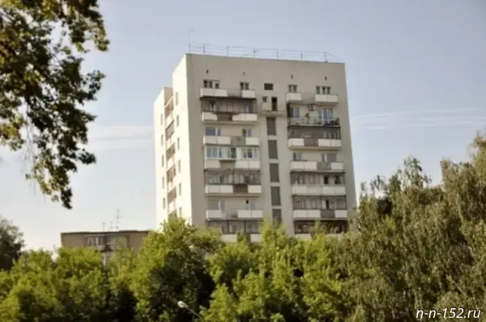 A man was killed after falling from a high-rise window in Nizhny Novgorod.