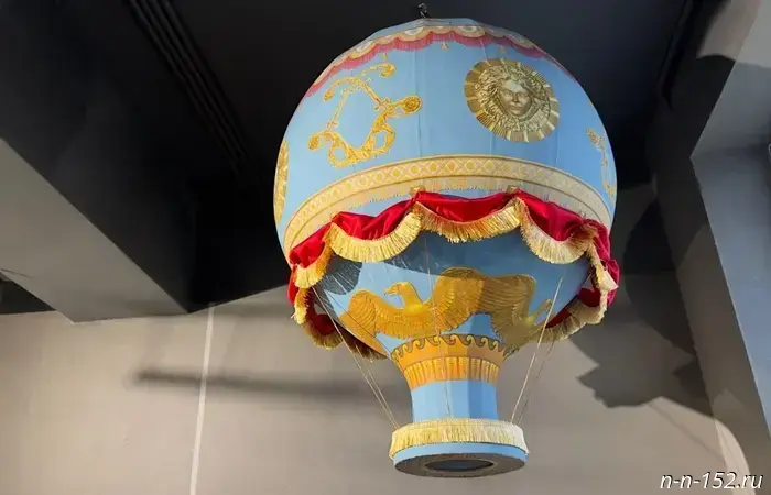A model of a Montgolfier hot-air balloon was installed at the Nizhny Novgorod Planetarium.