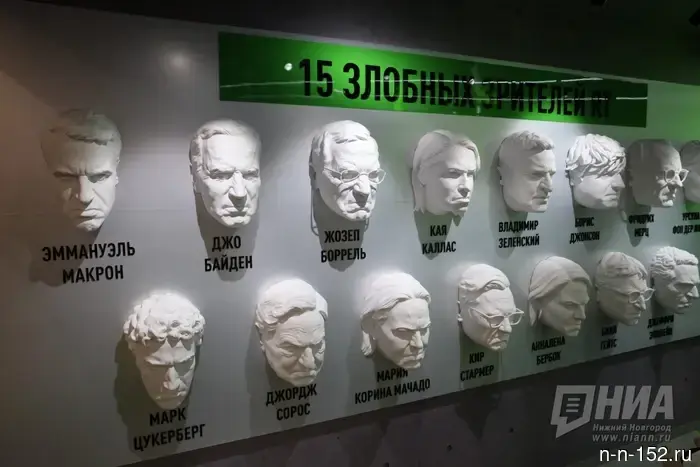 Злые зрители, матрешки и Пушкин в очках: снимки с ПМЭФ-2026.