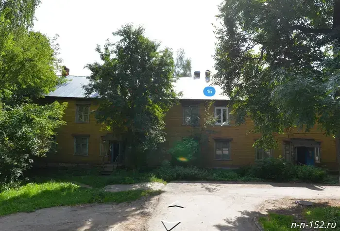 A two-story condemned house in Karavaikha is being seized for demolition.