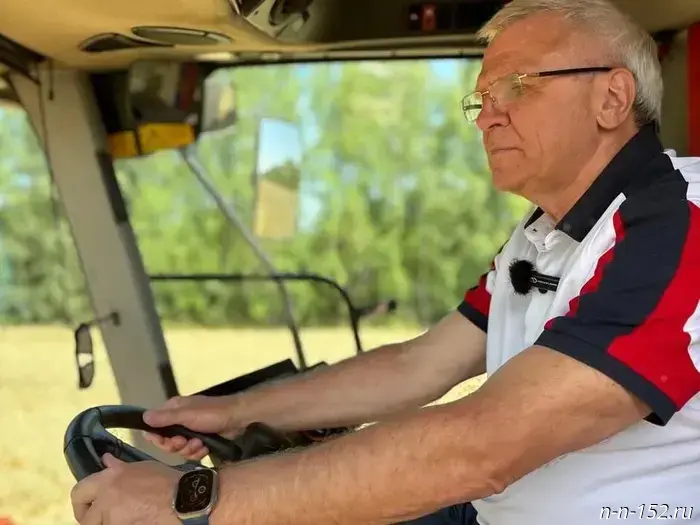 Evgeny Lyulin sat behind the wheel of a combine in the Gorodetsky district.