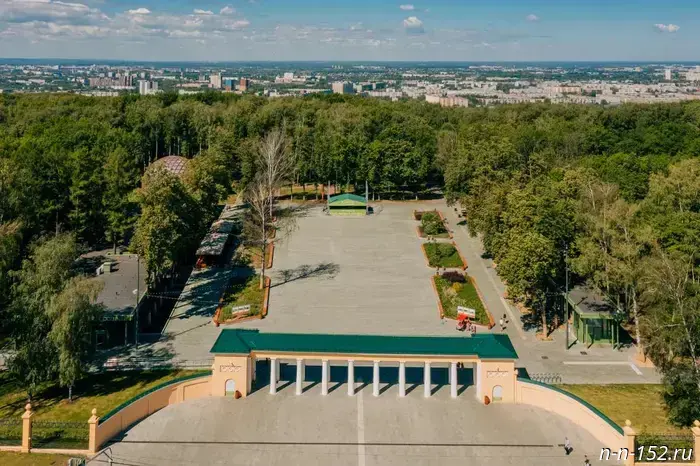 Парковка будет ограничена на двух участках рядом с "Швейцарией" с 25 сентября.