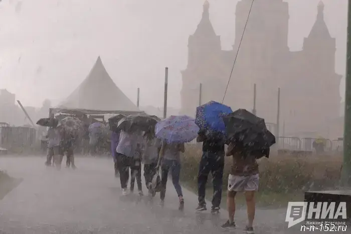 Nizhny Novgorod utility workers are addressing the aftermath of the bad weather.