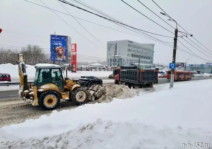 Nizhny Novgorod road crews hauled away 142,000 cubic meters of snow over four days.