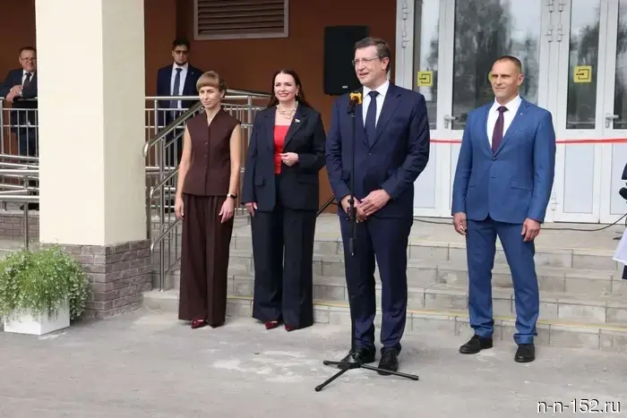 Gleb Nikitin visited the new building of secondary school No. 2 in Vorsma.