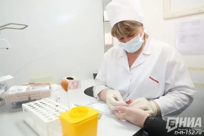 A doctor became ill while drawing blood from a patient in Nizhny Novgorod.