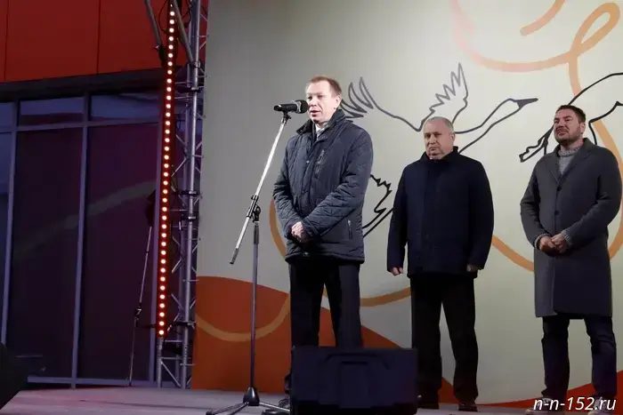 About 500 schoolchildren and students from Nizhny Novgorod were flown to St. Petersburg on a special flight as part of the "Lessons with a Journey" project.