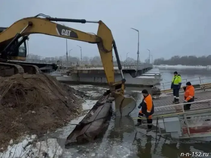 The Ministry of Construction reported on the progress of repairs to the pontoon bridge across the Oka in Pavlov.