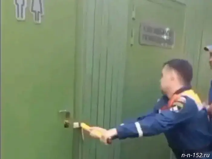 Young woman from Nizhny Novgorod was rescued from a locked toilet in Bor Park