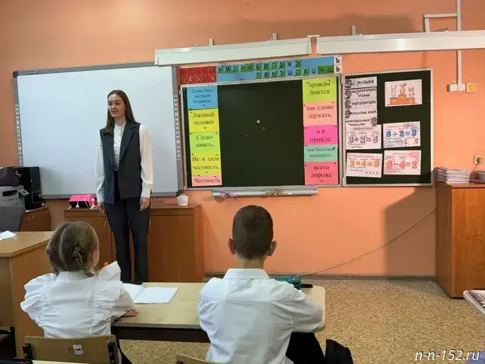 Songs dedicated to teachers are played during breaks in Nizhny Novgorod schools.