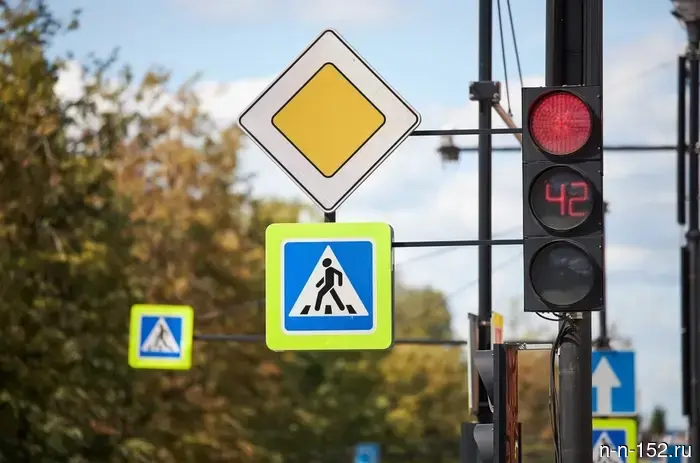 The traffic light knocked down by a truck has been repaired at Lyadov Square.