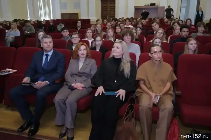 В НИУ Президентской академии проходит образовательный интенсив в рамках концепции "Школа молодого международника".