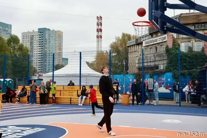 Shalabaev and Kirilenko opened the renovated basketball court in Meshchera.