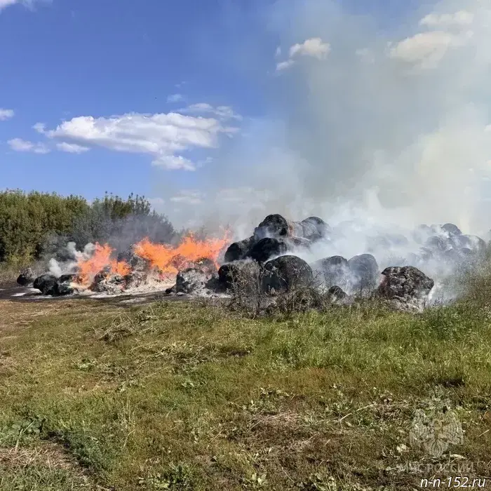 The firefighters extinguished a hay bale fire near the village of Ariyevka in the Pilninsky district.
