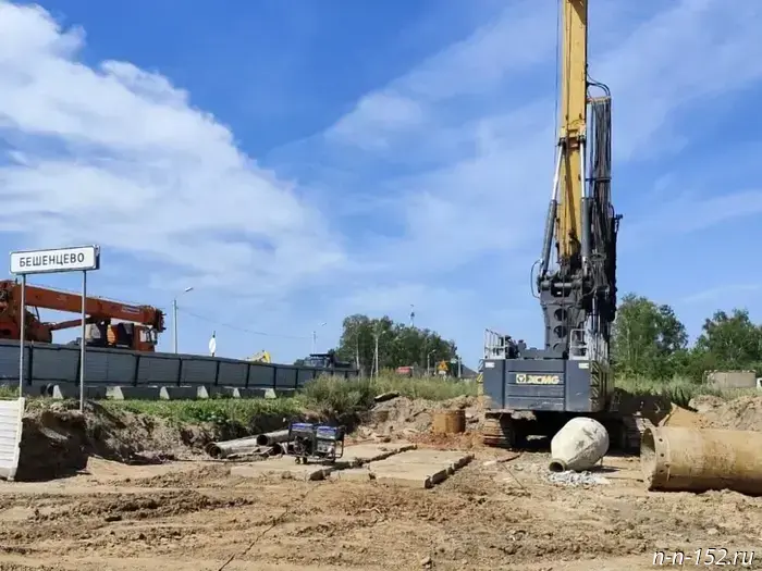 Photos have been published of the construction of an overpass on the service road of Gagarin Avenue.