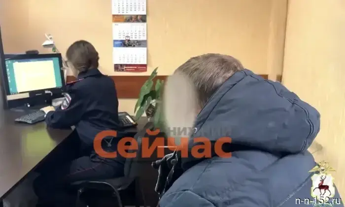 Работника ПВЗ в Нижнем Новгороде подозревают в мошеннических действиях.