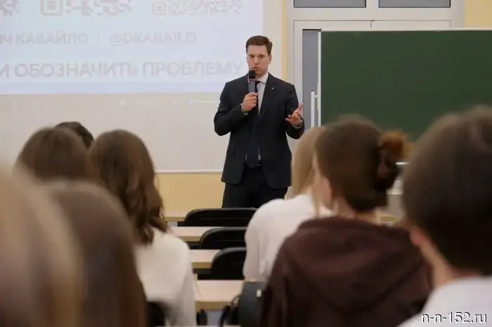 В НИУ Президентской академии состоялась встреча студентов с министром спорта региона Дмитрием Кабайло.