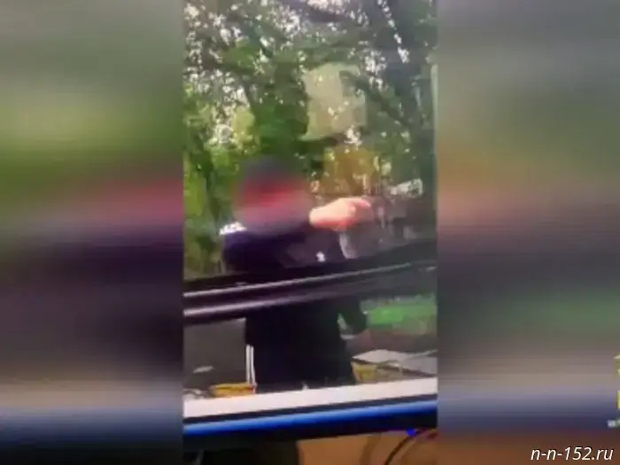 Мужчина с оружием атаковал водителя автобуса в Нижнем Новгороде.