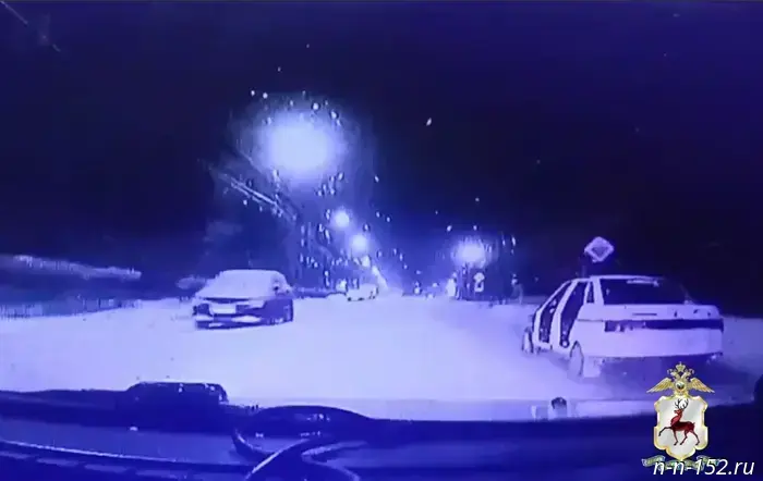 В Дзержинске задержали пьяного водителя, управлявшего автомобилем без капота и дверей.