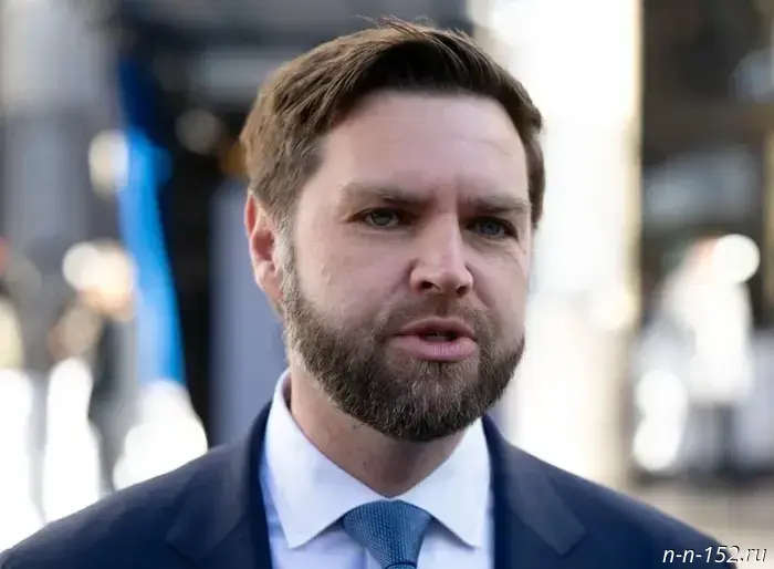 JD Vance brought a meme about himself to life with a Halloween costume: he was compared to a hobbit from The Lord of the Rings.