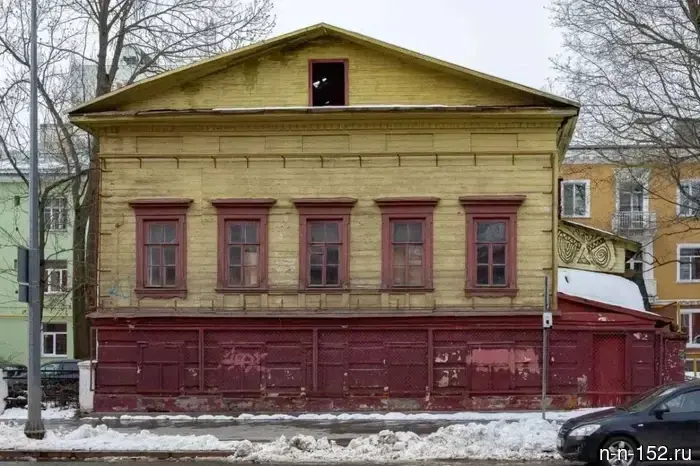 В центре Нижнего Новгорода выставили на аукцион старинный особняк Ильиной.